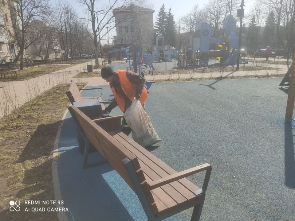 Сегодня МУП «ЖЭК» города Ровеньки проводит весеннюю уборку общественных территорий! Сегодня МУП «ЖЭК» города Ровеньки проводит весеннюю уборку общественных территорий!