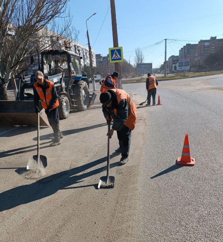 Коммунальными службами проведены работы на территории города Коммунальными службами проведены работы на территории города