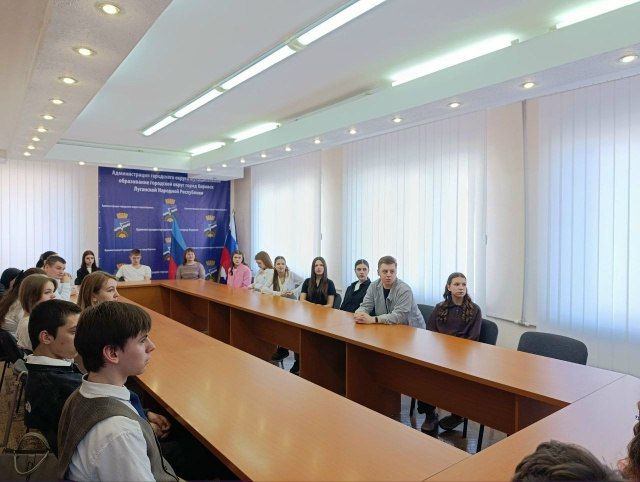 Кировск с рабочим визитом посетил Министр молодежной политики ЛНР Михаил Голубович Кировск с рабочим визитом посетил Министр молодежной политики ЛНР Михаил Голубович