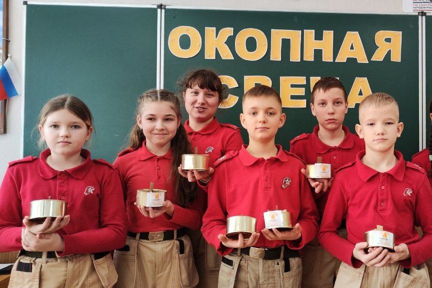 Учащиеся Свердловской СШ №9 присоединились ко Всероссийской акции «Окопная свеча» Учащиеся Свердловской СШ №9 присоединились ко Всероссийской акции «Окопная свеча»