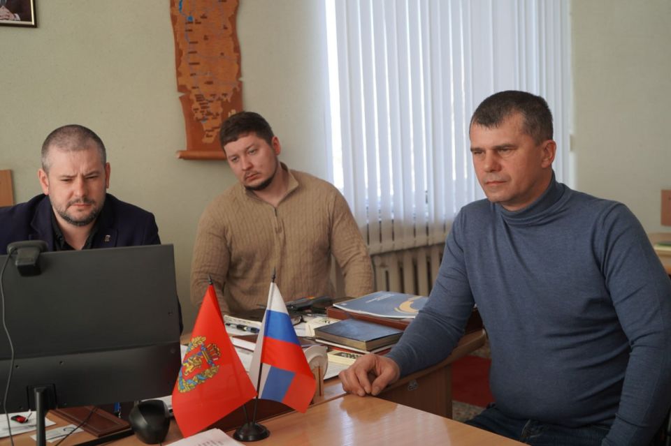 В Администрации Свердловского муниципалитета состоялось важное совещание в формате видеоконференции, посвященное вопросам реализации специального инфраструктурного проекта на территории округа В Администрации Свердловского муниципалитета состоялось важное совещание в формате видеоконференции, посвященное вопросам реализации специального инфраструктурного проекта на территории округа