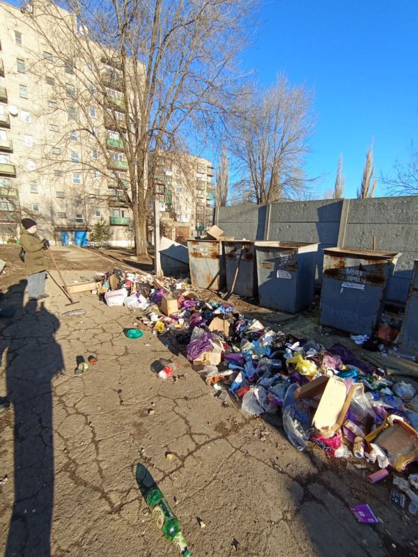 Коммунальные службы городского округа продолжают ежедневную работу по уборке и вывозу мусора Коммунальные службы городского округа продолжают ежедневную работу по уборке и вывозу мусора