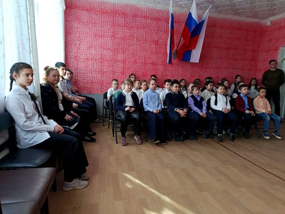 В Дмитриевской школе показали фильм о Герое труда Феодосии Перовой в рамках проекта «Выбирай своё» В Дмитриевской школе показали фильм о Герое труда Феодосии Перовой в рамках проекта «Выбирай своё»