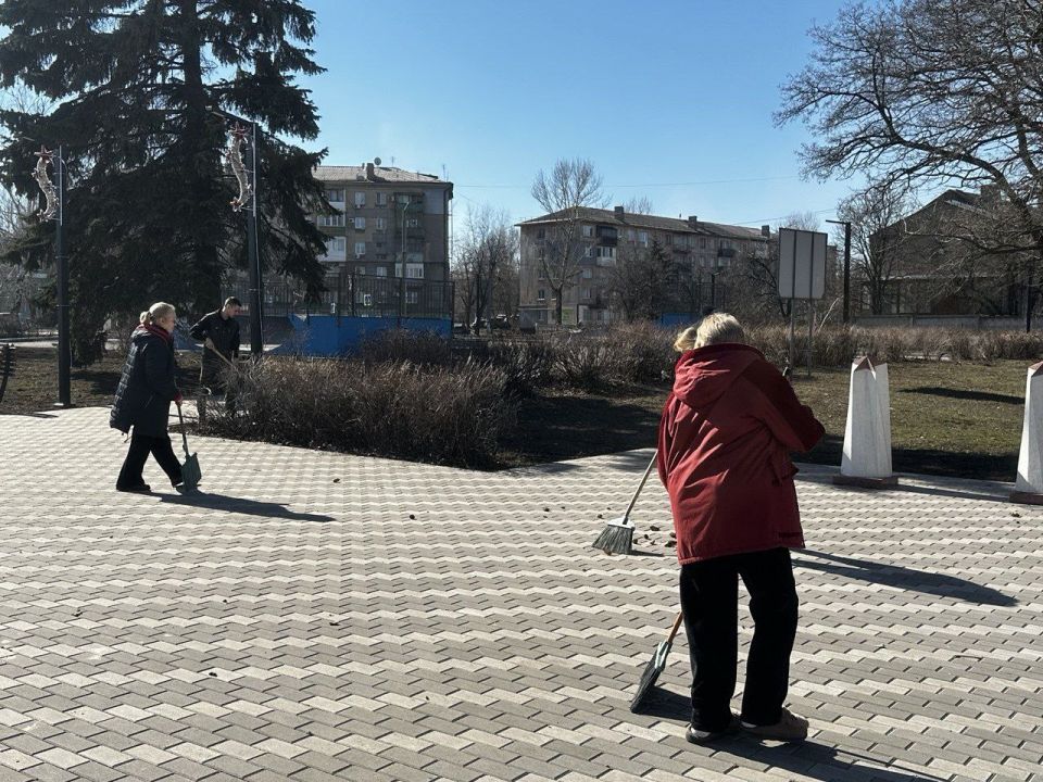 Светлана Гребенькова: Субботник в Алчевске: учреждения культуры внесли свой вклад! Светлана Гребенькова: Субботник в Алчевске: учреждения культуры внесли свой вклад!