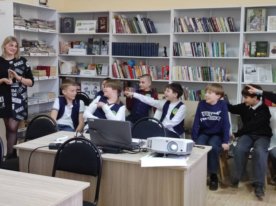 Экскурсию по галереям профессий провели в библиотеке Экскурсию по галереям профессий провели в библиотеке