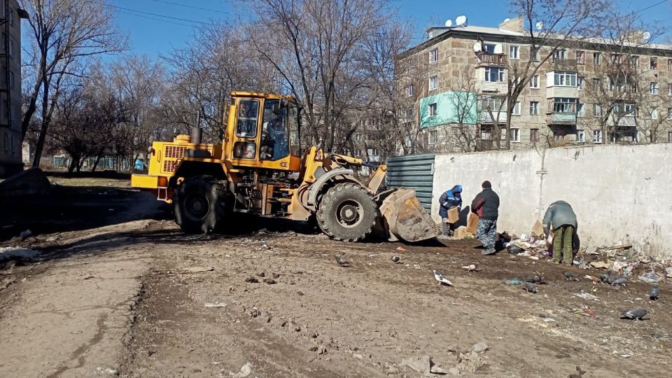 Коммунальные службы городского округа продолжают ежедневную работу по уборке и вывозу мусора Коммунальные службы городского округа продолжают ежедневную работу по уборке и вывозу мусора