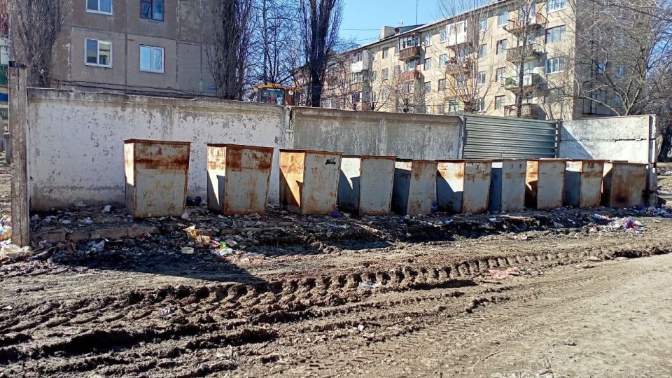 Коммунальные службы городского округа продолжают ежедневную работу по уборке и вывозу мусора Коммунальные службы городского округа продолжают ежедневную работу по уборке и вывозу мусора