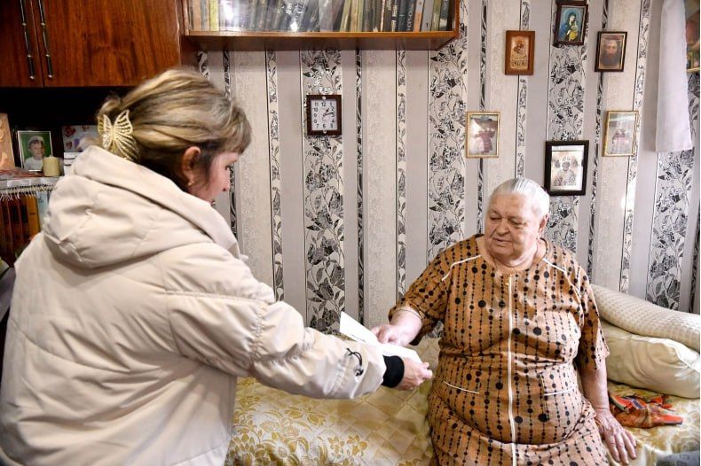 Слова благодарности и признательности в честь своего 90-летия получила свердловчанка Мария Лунева Слова благодарности и признательности в честь своего 90-летия получила свердловчанка Мария Лунева