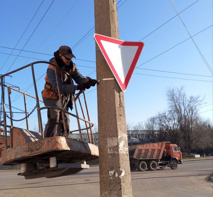Коммунальными службами проведены работы на территории города Коммунальными службами проведены работы на территории города