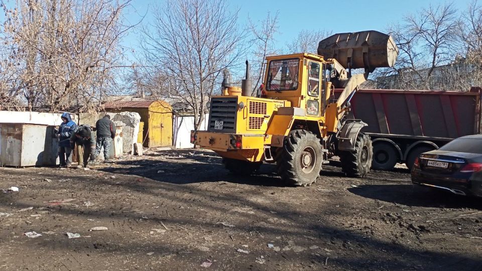 Коммунальные службы городского округа продолжают ежедневную работу по уборке и вывозу мусора Коммунальные службы городского округа продолжают ежедневную работу по уборке и вывозу мусора