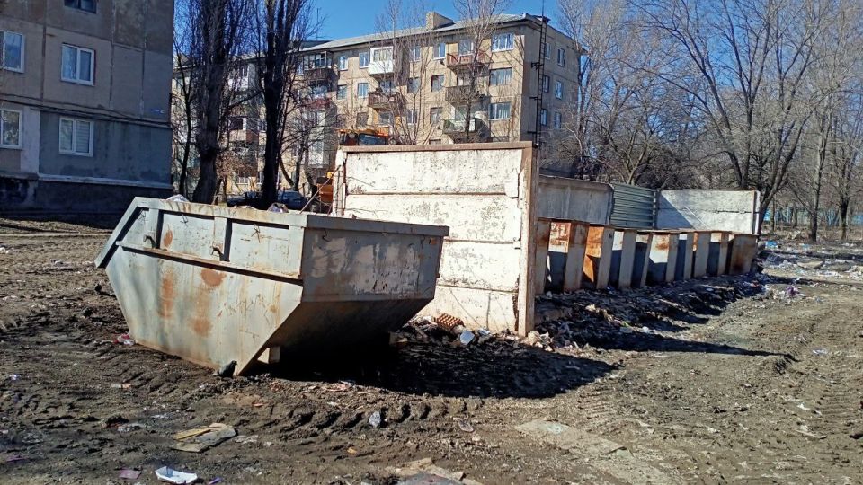 Коммунальные службы городского округа продолжают ежедневную работу по уборке и вывозу мусора Коммунальные службы городского округа продолжают ежедневную работу по уборке и вывозу мусора