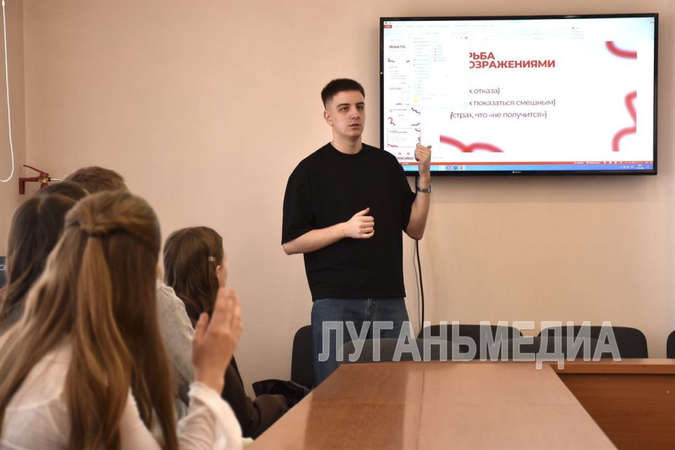 Кировск с рабочим визитом посетил министр молодежной политики ЛНР Михаил Голубович Кировск с рабочим визитом посетил министр молодежной политики ЛНР Михаил Голубович