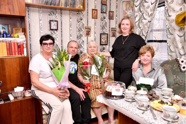 Слова благодарности и признательности в честь своего 90-летия получила свердловчанка Мария Лунева Слова благодарности и признательности в честь своего 90-летия получила свердловчанка Мария Лунева