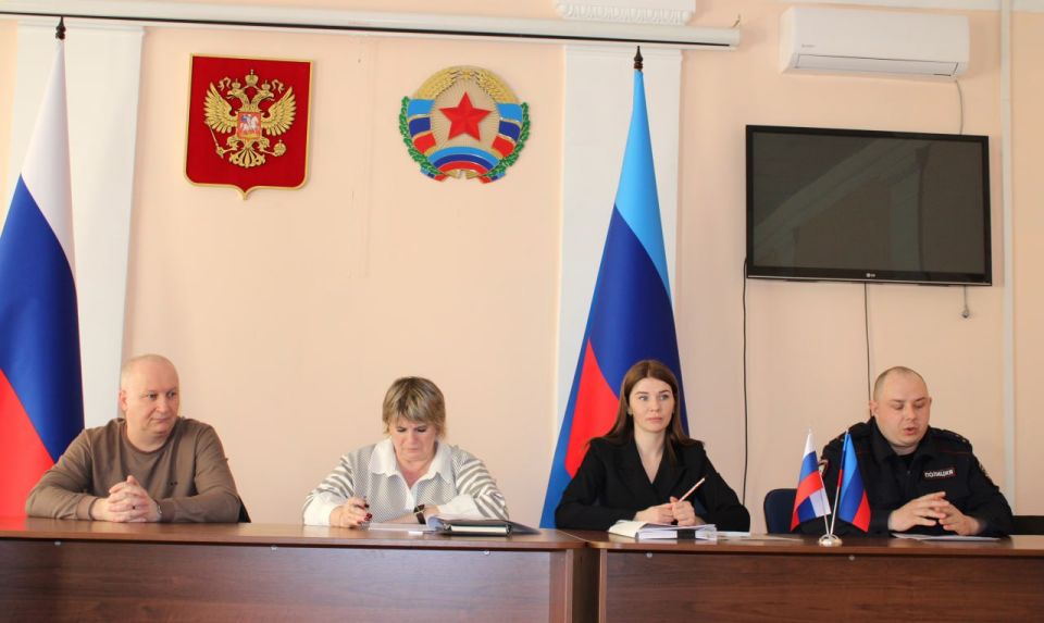 В Белокуракинском муниципальном округе Луганской Народной Республики состоялось заседание антинаркотической комиссии, посвященное подведению итогов 2025 года и планированию дальнейших действий в борьбе с распространением... В Белокуракинском муниципальном округе Луганской Народной Республики состоялось заседание антинаркотической комиссии, посвященное подведению итогов 2025 года и планированию дальнейших действий в борьбе с распространением...