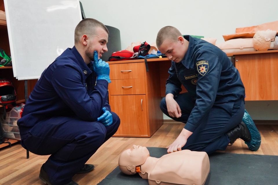 Занятия по оказанию первой помощи для студентов Института гражданской защиты Занятия по оказанию первой помощи для студентов Института гражданской защиты