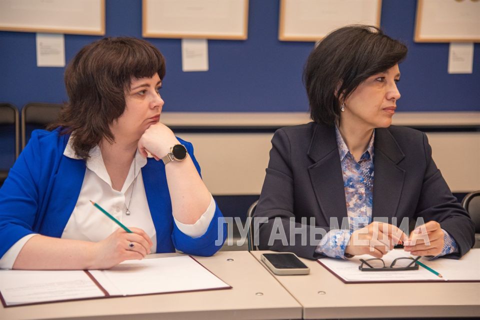 Сенатор Совета Федерации от ЛНР Дарья Лантратова провела совещание в Министерстве культуры республики, посвященное вопросам сохранения объектов культурного наследия региона Сенатор Совета Федерации от ЛНР Дарья Лантратова провела совещание в Министерстве культуры республики, посвященное вопросам сохранения объектов культурного наследия региона