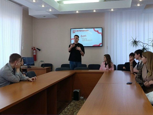 Кировск с рабочим визитом посетил Министр молодежной политики ЛНР Михаил Голубович Кировск с рабочим визитом посетил Министр молодежной политики ЛНР Михаил Голубович