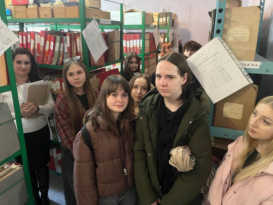 11 марта 2026 года в архивном отделе Администрации городского округа город Ровеньки состоялась увлекательная экскурсия для студентов Ровеньковского колледжа (филиал) ФГБОУ ВО «Луганский государственный педагогический... 11 марта 2026 года в архивном отделе Администрации городского округа город Ровеньки состоялась увлекательная экскурсия для студентов Ровеньковского колледжа (филиал) ФГБОУ ВО «Луганский государственный педагогический...