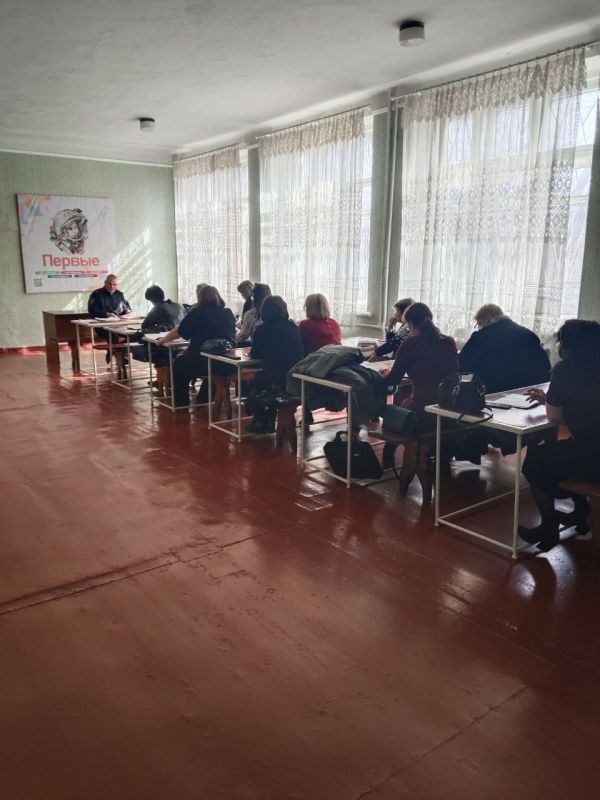 Инспектор ОГИБДД ОМВД России «Краснолучский» провел важное собрание с директорами школ Инспектор ОГИБДД ОМВД России «Краснолучский» провел важное собрание с директорами школ