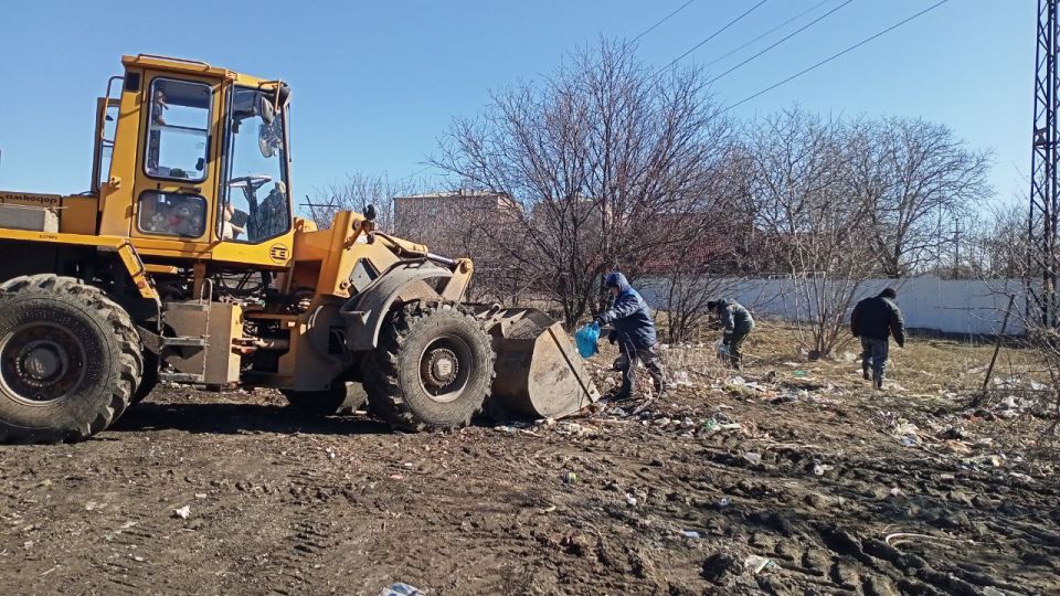 Коммунальные службы городского округа продолжают ежедневную работу по уборке и вывозу мусора Коммунальные службы городского округа продолжают ежедневную работу по уборке и вывозу мусора