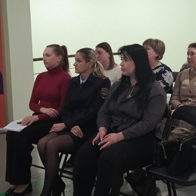 В Краснодоне состоялось профилактическое мероприятие для представителей учебных учреждений муниципального округа В Краснодоне состоялось профилактическое мероприятие для представителей учебных учреждений муниципального округа