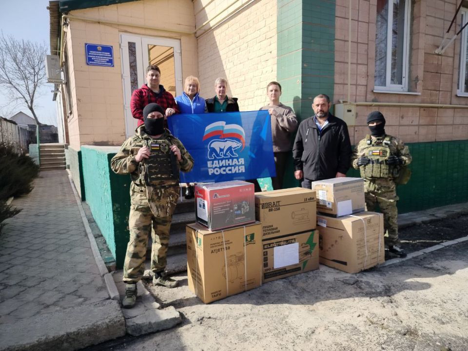 Единороссы и «Женщины России» Станицы Луганской передали военнослужащим гуманитарную помощь Единороссы и «Женщины России» Станицы Луганской передали военнослужащим гуманитарную помощь