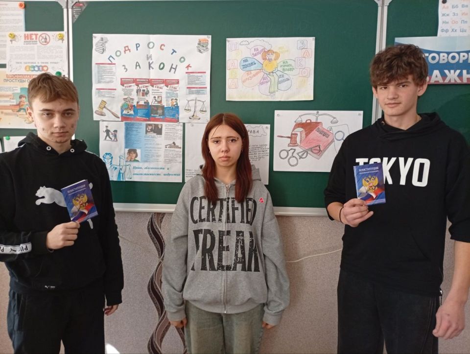 В колледже Беловодска провели конкурс рисунков на тему «Подросток и закон» В колледже Беловодска провели конкурс рисунков на тему «Подросток и закон»