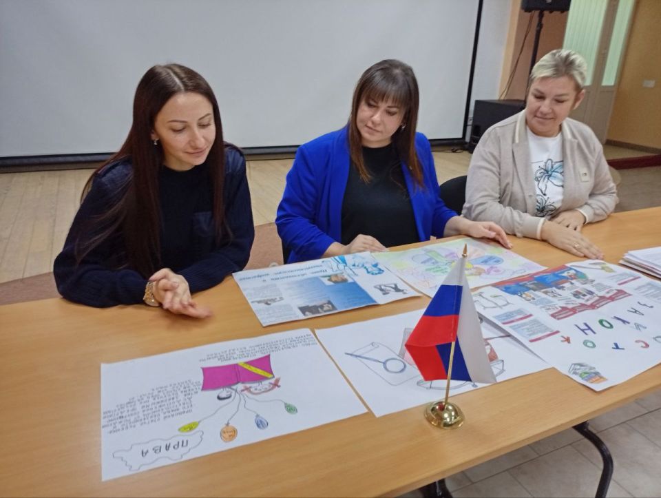 В колледже Беловодска провели конкурс рисунков на тему «Подросток и закон» В колледже Беловодска провели конкурс рисунков на тему «Подросток и закон»