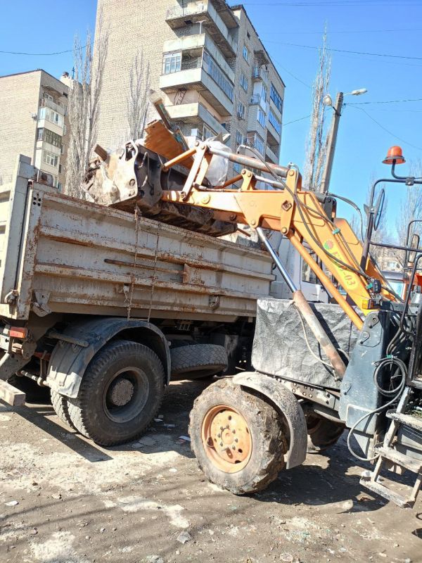 Продолжаются работы по вывозу мусора и ТКО Продолжаются работы по вывозу мусора и ТКО