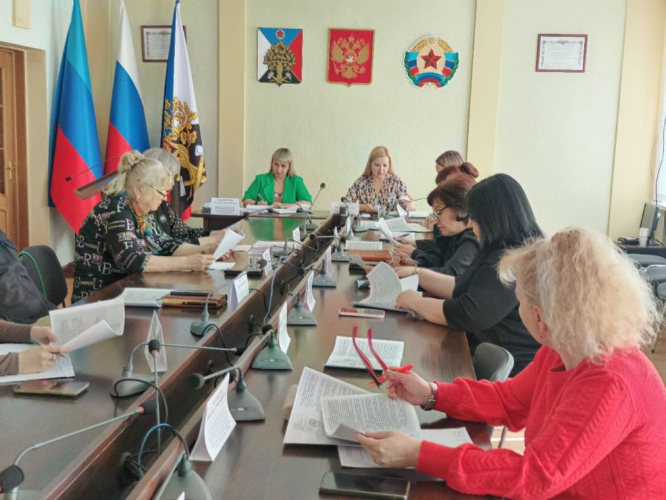 Состоялось очередное заседание комиссии по делам несовершеннолетних и защите их прав под председательством заместителя Главы Администрации городского округа город Ровеньки Елены Кравченко Состоялось очередное заседание комиссии по делам несовершеннолетних и защите их прав под председательством заместителя Главы Администрации городского округа город Ровеньки Елены Кравченко