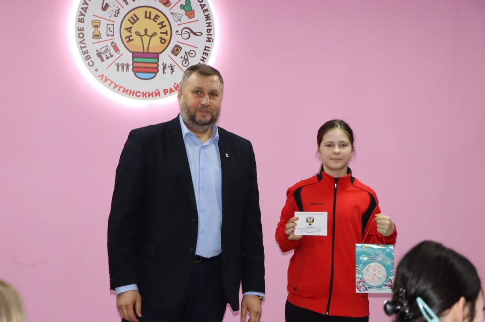 Евгений Бондарь: Гордость Лутугинщины: 13 юных волейболисток получили спортивные разряды! Евгений Бондарь: Гордость Лутугинщины: 13 юных волейболисток получили спортивные разряды!