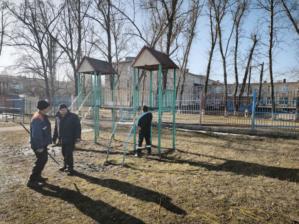 Уважаемые ровенчане!. На территории города, в рамках реализации программы ЛНР «Формирование современной городской среды на территории Луганской Народной Республики», начаты работы по проекту «Благоустройство общественной... Уважаемые ровенчане!. На территории города, в рамках реализации программы ЛНР «Формирование современной городской среды на территории Луганской Народной Республики», начаты работы по проекту «Благоустройство общественной...