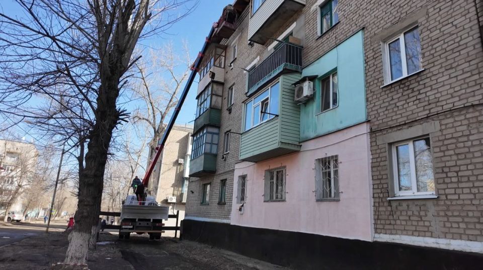 На кровле дома по улице Коцюбинского, 4 в Молодогвардейске завершена установка стропильной системы На кровле дома по улице Коцюбинского, 4 в Молодогвардейске завершена установка стропильной системы