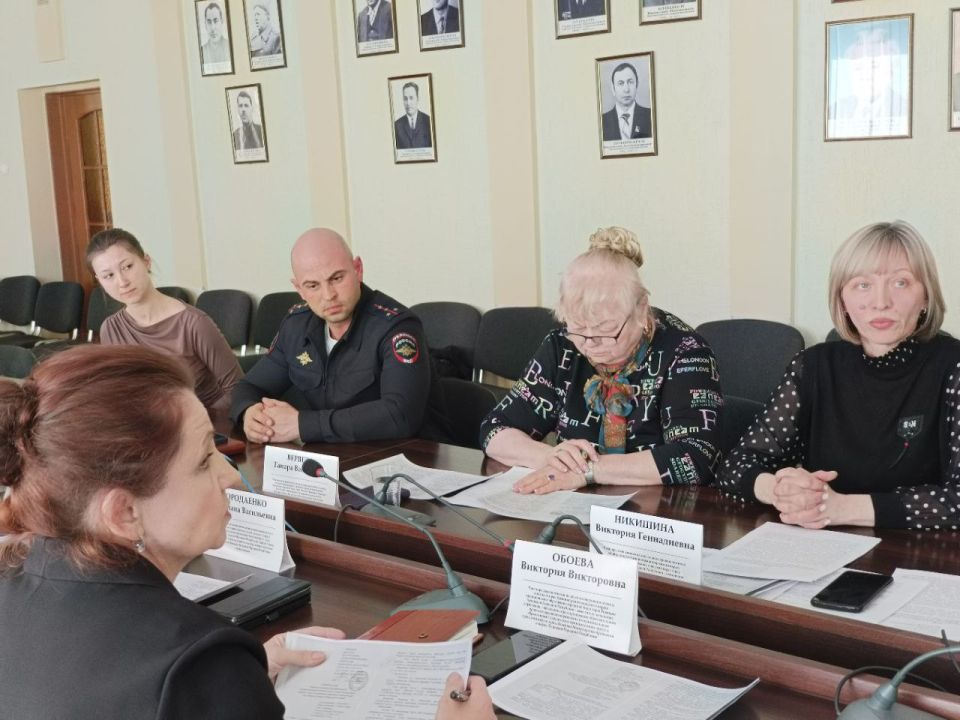 Состоялось очередное заседание комиссии по делам несовершеннолетних и защите их прав под председательством заместителя Главы Администрации городского округа город Ровеньки Елены Кравченко Состоялось очередное заседание комиссии по делам несовершеннолетних и защите их прав под председательством заместителя Главы Администрации городского округа город Ровеньки Елены Кравченко