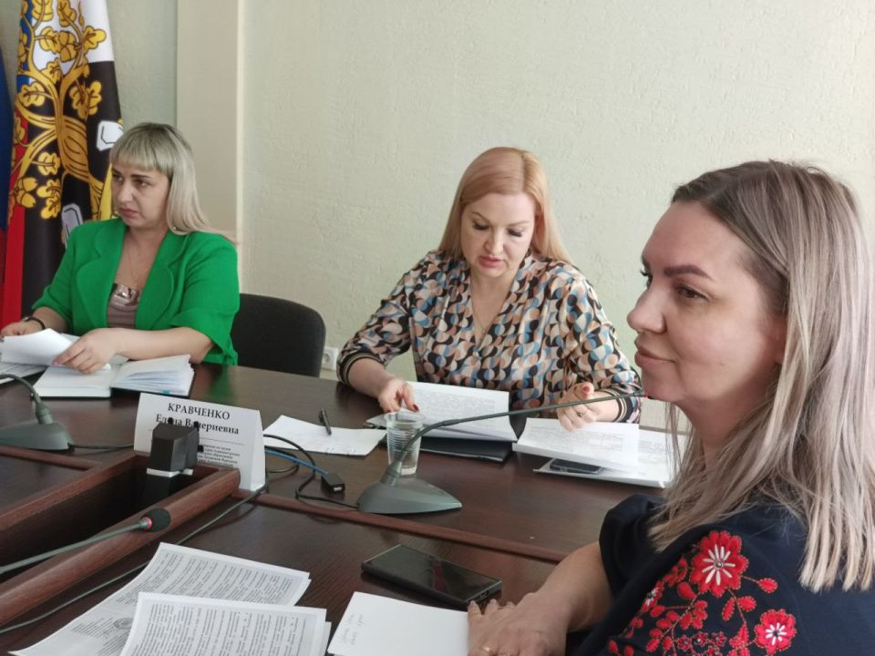 Состоялось очередное заседание комиссии по делам несовершеннолетних и защите их прав под председательством заместителя Главы Администрации городского округа город Ровеньки Елены Кравченко Состоялось очередное заседание комиссии по делам несовершеннолетних и защите их прав под председательством заместителя Главы Администрации городского округа город Ровеньки Елены Кравченко