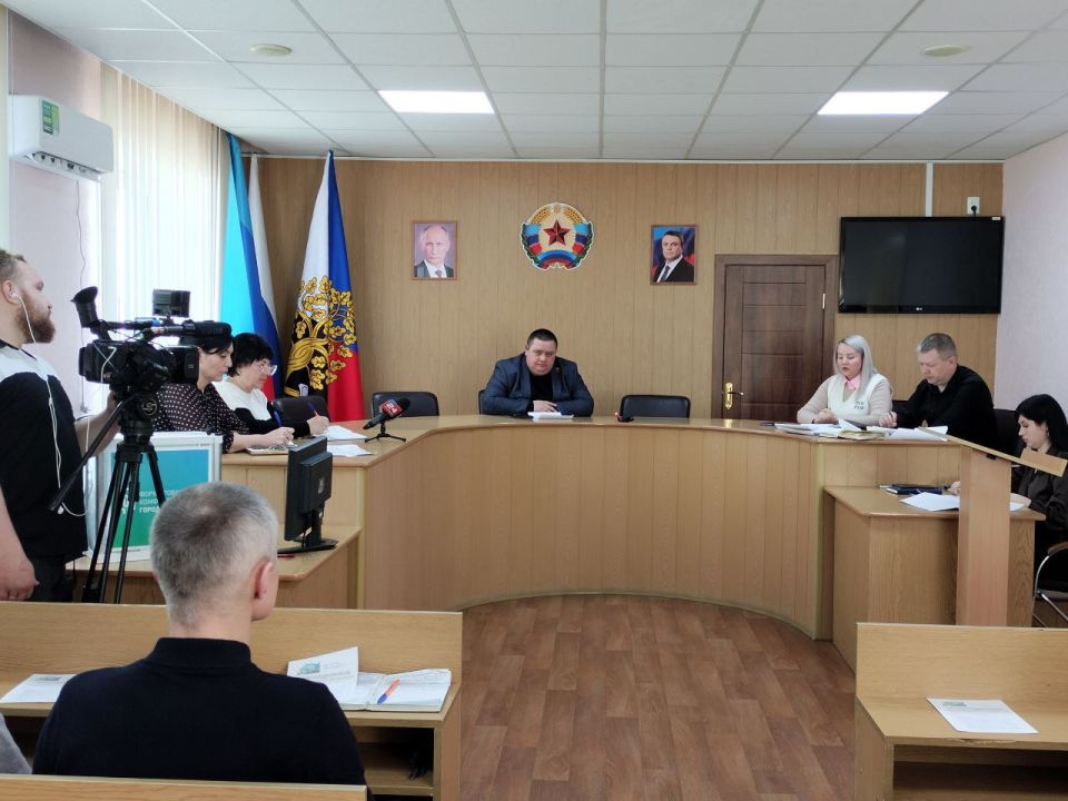 Сегодня под председательством Рубанцова Андрея Викторовича состоялось заседание общественной комиссии по организации и проведению голосования по отбору территорий, подлежащих благоустройству в рамках реализации программ... Сегодня под председательством Рубанцова Андрея Викторовича состоялось заседание общественной комиссии по организации и проведению голосования по отбору территорий, подлежащих благоустройству в рамках реализации программ...