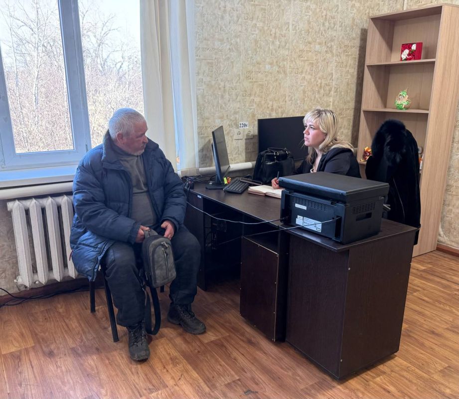 Вячеслав Третьяков: В Администрации села Епифановка Кременского МО прошёл приём граждан под руководством Первого заместителя Запорожца В.В, и начальника отдела по социальным вопросам и обращениям граждан Степановой К. Г Вячеслав Третьяков: В Администрации села Епифановка Кременского МО прошёл приём граждан под руководством Первого заместителя Запорожца В.В, и начальника отдела по социальным вопросам и обращениям граждан Степановой К. Г