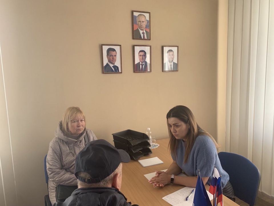 Депутаты Анна Лисицына и Яков Чернышов провели прием луганчан Депутаты Анна Лисицына и Яков Чернышов провели прием луганчан