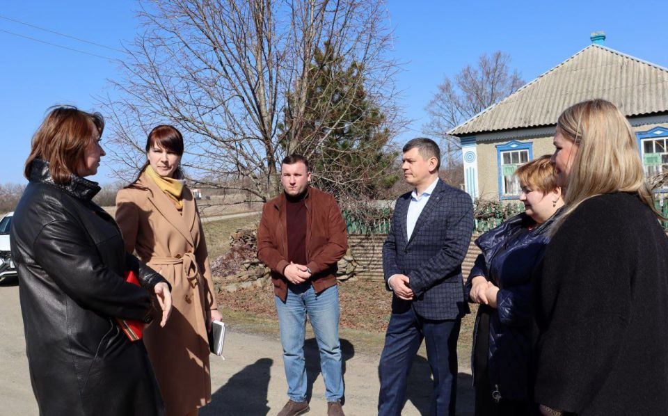 Администрация Антрацитовского муниципального округа продолжает держать на контроле решение проблемных вопросов в селе Зеленодольское Администрация Антрацитовского муниципального округа продолжает держать на контроле решение проблемных вопросов в селе Зеленодольское