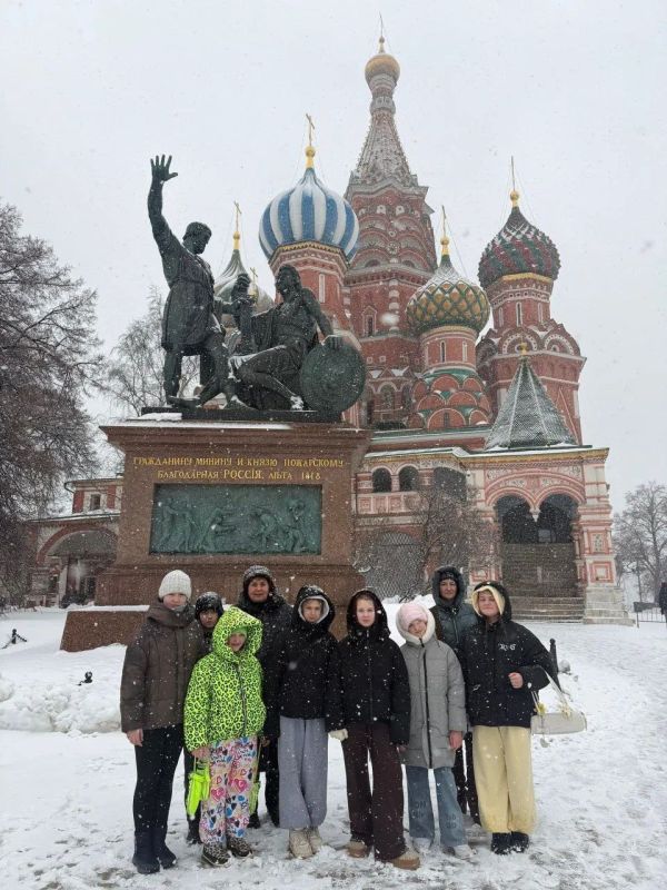 «Россияночка» покорила Ямал: юные вокалисты из Брянки с успехом выступили на фестивале в Салехарде «Россияночка» покорила Ямал: юные вокалисты из Брянки с успехом выступили на фестивале в Салехарде