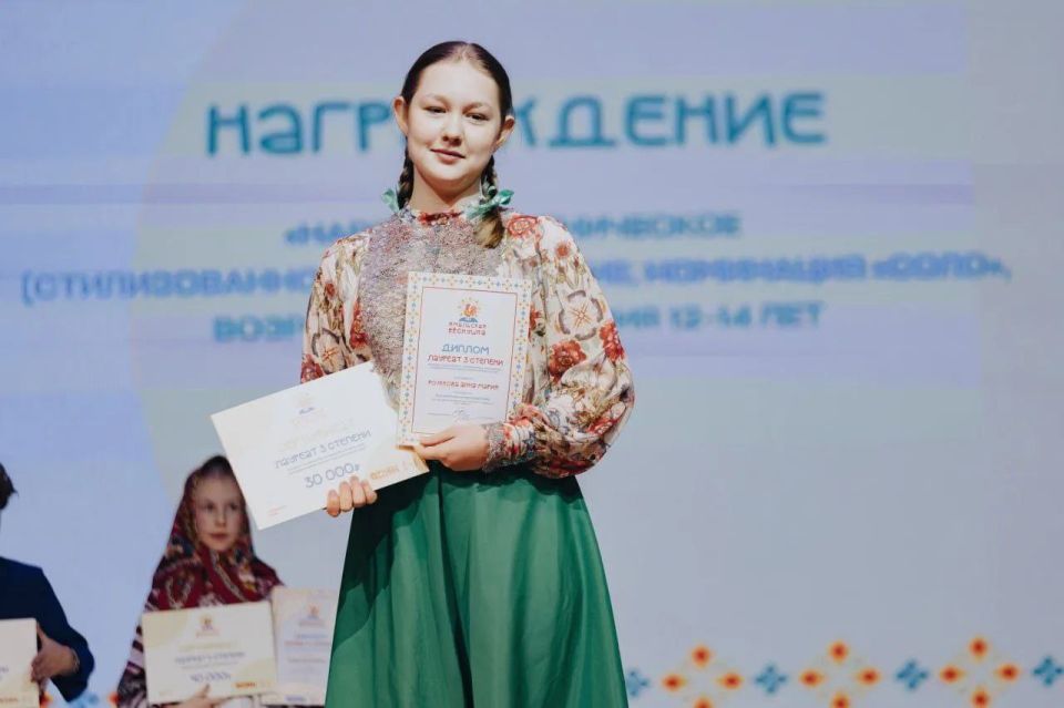 «Россияночка» покорила Ямал: юные вокалисты из Брянки с успехом выступили на фестивале в Салехарде «Россияночка» покорила Ямал: юные вокалисты из Брянки с успехом выступили на фестивале в Салехарде
