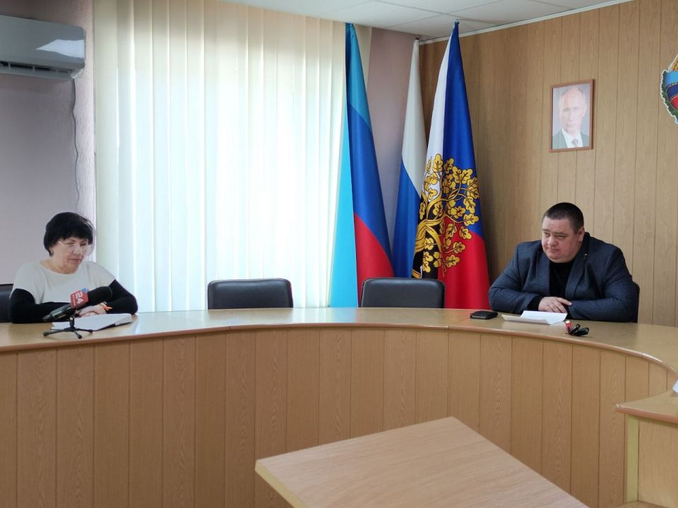 Сегодня под председательством Рубанцова Андрея Викторовича состоялось заседание общественной комиссии по организации и проведению голосования по отбору территорий, подлежащих благоустройству в рамках реализации программ... Сегодня под председательством Рубанцова Андрея Викторовича состоялось заседание общественной комиссии по организации и проведению голосования по отбору территорий, подлежащих благоустройству в рамках реализации программ...