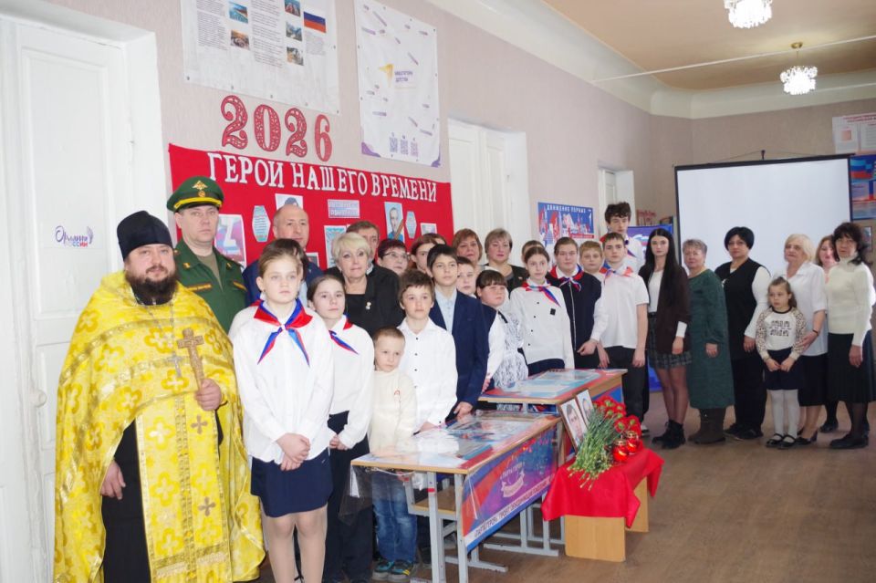 В Сабовской школе открыли «Парты Героя» В Сабовской школе открыли «Парты Героя»