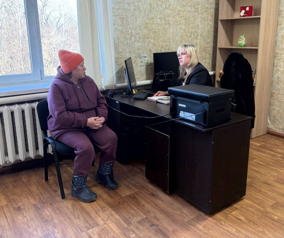 Вячеслав Третьяков: В Администрации села Епифановка Кременского МО прошёл приём граждан под руководством Первого заместителя Запорожца В.В, и начальника отдела по социальным вопросам и обращениям граждан Степановой К. Г Вячеслав Третьяков: В Администрации села Епифановка Кременского МО прошёл приём граждан под руководством Первого заместителя Запорожца В.В, и начальника отдела по социальным вопросам и обращениям граждан Степановой К. Г