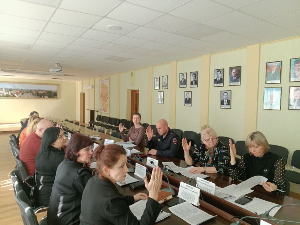 Состоялось очередное заседание комиссии по делам несовершеннолетних и защите их прав под председательством заместителя Главы Администрации городского округа город Ровеньки Елены Кравченко Состоялось очередное заседание комиссии по делам несовершеннолетних и защите их прав под председательством заместителя Главы Администрации городского округа город Ровеньки Елены Кравченко