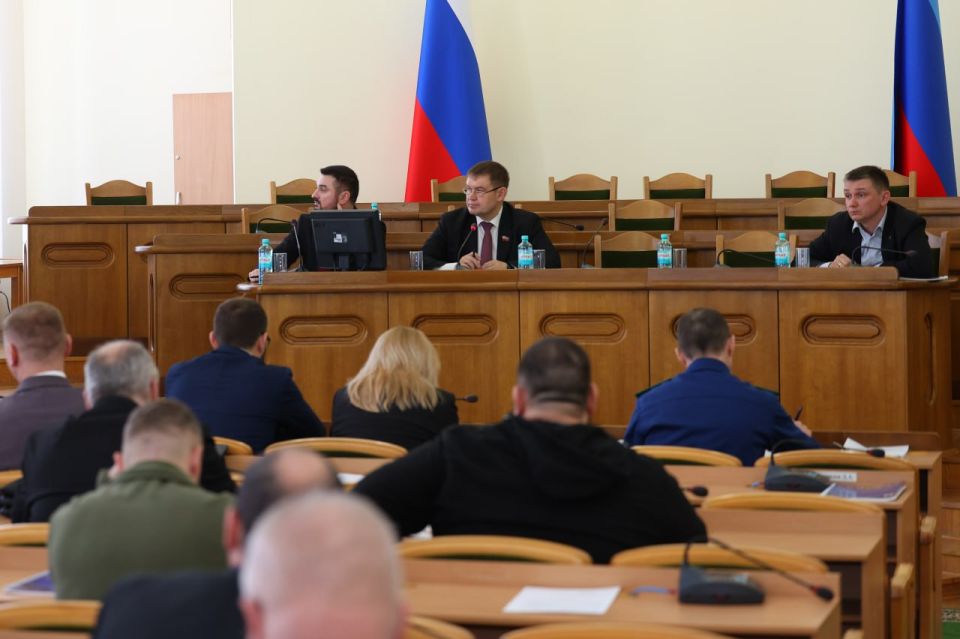 12 марта состоялось заседание Народного Совета ЛНР, на котором был рассмотрен разработанный Минюстом ЛНР проект закона «О внесении изменений в Закон Луганской Народной Республики «О регистре муниципальных нормативных... 12 марта состоялось заседание Народного Совета ЛНР, на котором был рассмотрен разработанный Минюстом ЛНР проект закона «О внесении изменений в Закон Луганской Народной Республики «О регистре муниципальных нормативных...