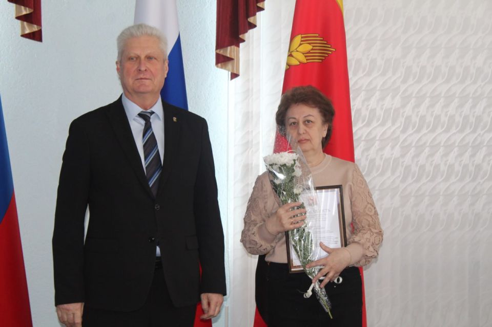 Сергей Козенко: Сегодня, в канун профессионального праздника работников торговли, бытового обслуживания населения и жилищно-коммунального хозяйства, традиционно отмечаемого каждое третье воскресенье марта, провел... Сергей Козенко: Сегодня, в канун профессионального праздника работников торговли, бытового обслуживания населения и жилищно-коммунального хозяйства, традиционно отмечаемого каждое третье воскресенье марта, провел...
