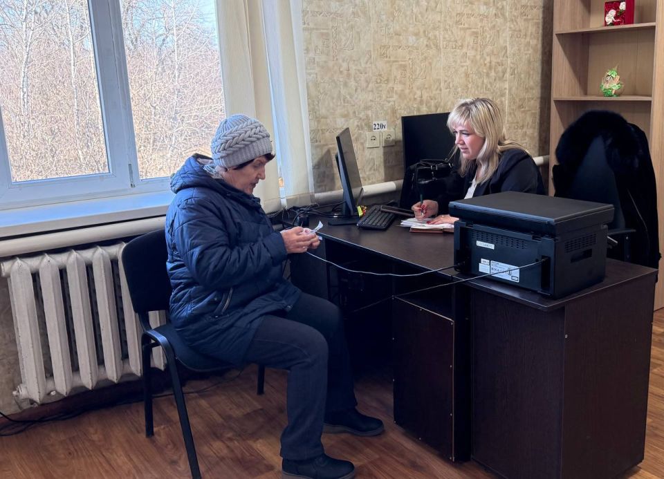 Вячеслав Третьяков: В Администрации села Епифановка Кременского МО прошёл приём граждан под руководством Первого заместителя Запорожца В.В, и начальника отдела по социальным вопросам и обращениям граждан Степановой К. Г Вячеслав Третьяков: В Администрации села Епифановка Кременского МО прошёл приём граждан под руководством Первого заместителя Запорожца В.В, и начальника отдела по социальным вопросам и обращениям граждан Степановой К. Г