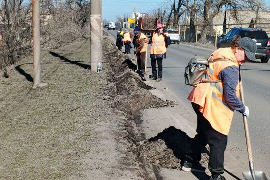 Коммунальщики Свердловского округа приступили к очистке дорог от наносного грунта Коммунальщики Свердловского округа приступили к очистке дорог от наносного грунта