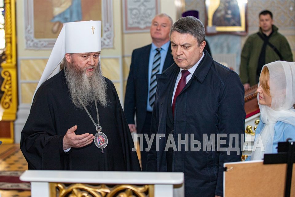 Леонид Пасечник: «Шесть отреставрированных старинных икон вернулись на Луганскую землю» Леонид Пасечник: «Шесть отреставрированных старинных икон вернулись на Луганскую землю»
